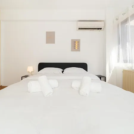 2 Bedroom Flat In Centre