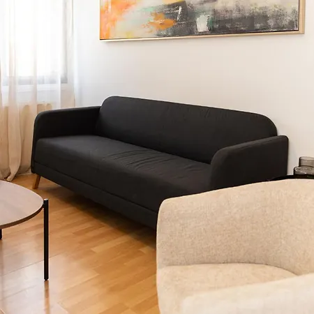 2 Bedroom Flat In Centre Appartamento *