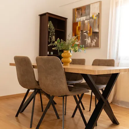 2 Bedroom Flat In Centre Апартаменти Нікосія