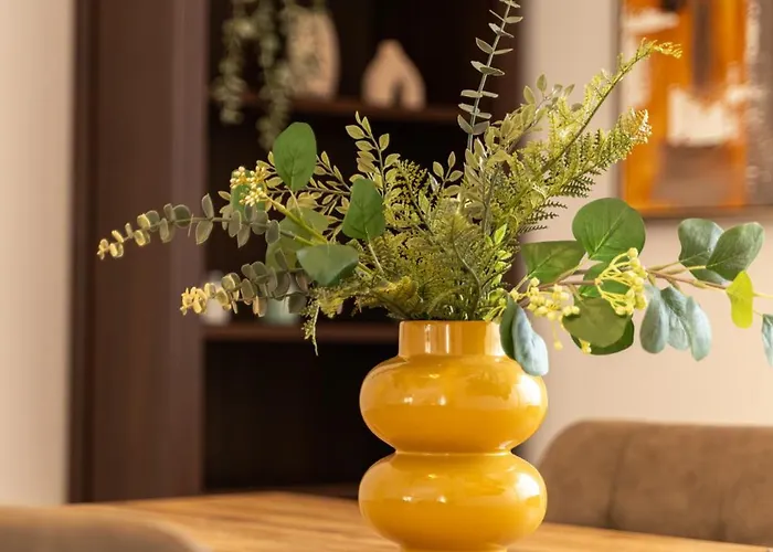 Apartment 2 Bedroom Flat In Centre