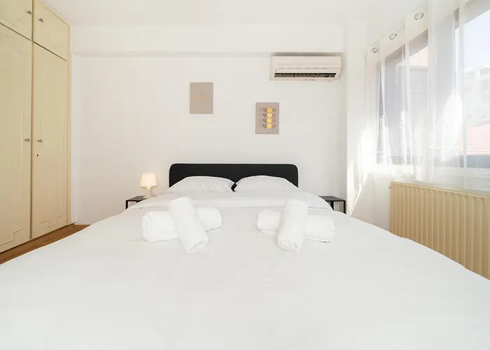 2 Bedroom Flat In Centre